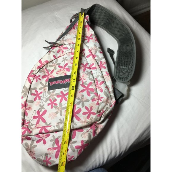 TrailMaker Classic Crossover Bag Large with Pink and Gray Flowers - Picture 2 of 9